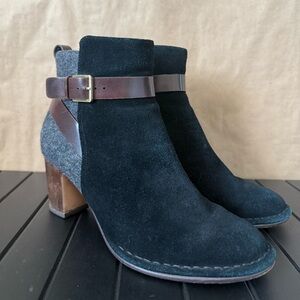Clark’s spruced river bootie. Black suede size 8